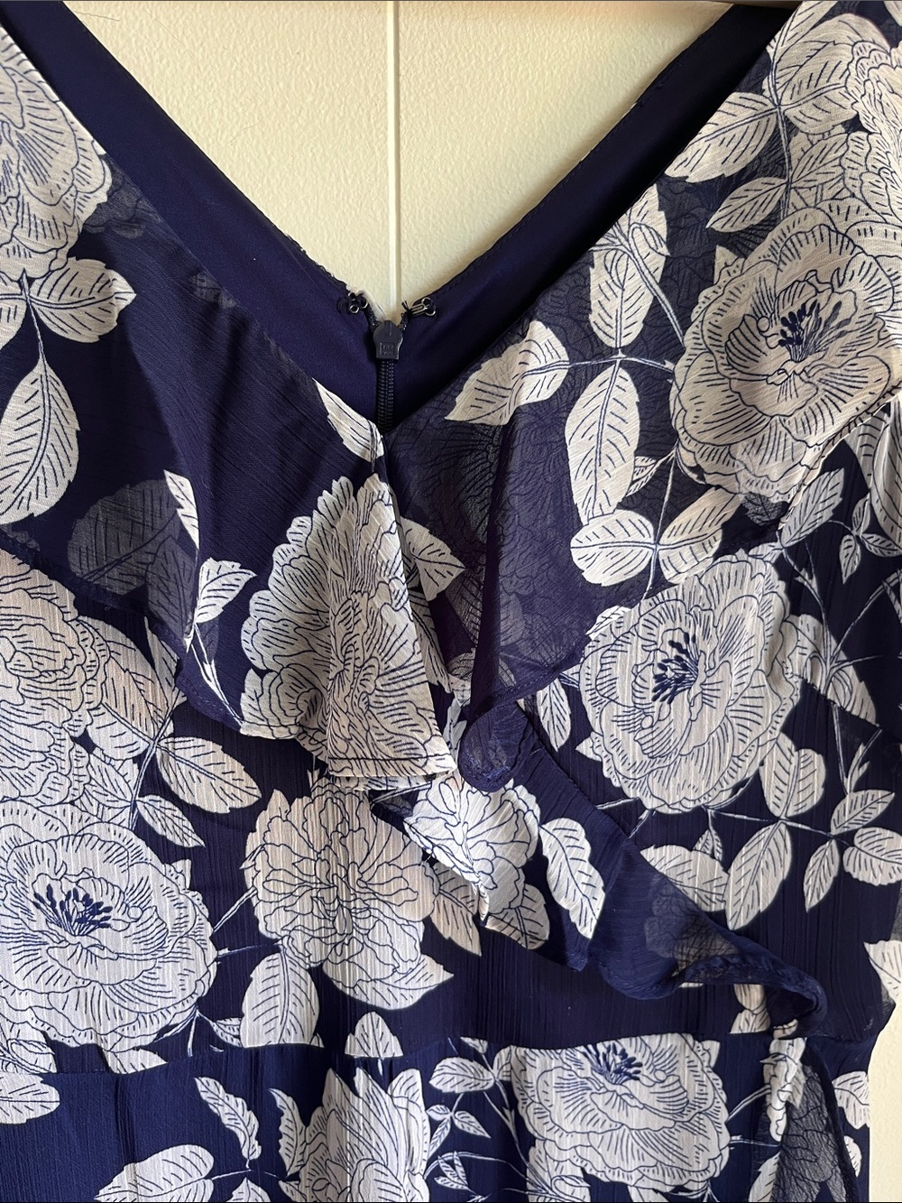 London Times Navy Floral Maxi Hi Low V-neck Beach Dress with Ruffles Sz 10 - Picture 6 of 12